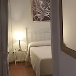 Apartment A 20 Metros De La Mezquita Catedral ,apartamentos Turistico Cespedes 5 *