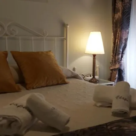 A 20 Metros De La Mezquita Catedral ,apartamentos Turistico Cespedes 5 Córdoba