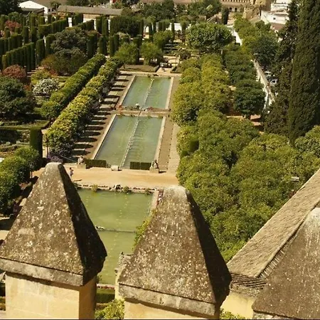 A 20 Metros De La Mezquita Catedral ,apartamentos Turistico Cespedes 5 *