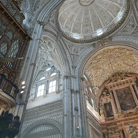 A 20 Metros De La Mezquita Catedral ,apartamentos Turistico Cespedes 5 *