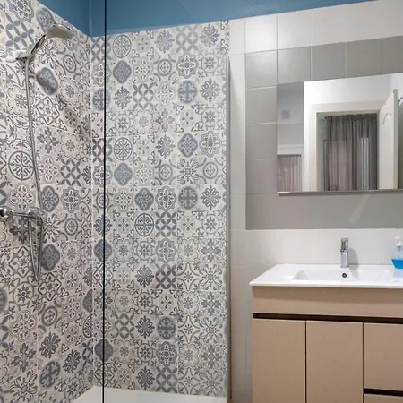 A 20 Metros De La Mezquita Catedral ,apartamentos Turistico Cespedes 5 Apartment *