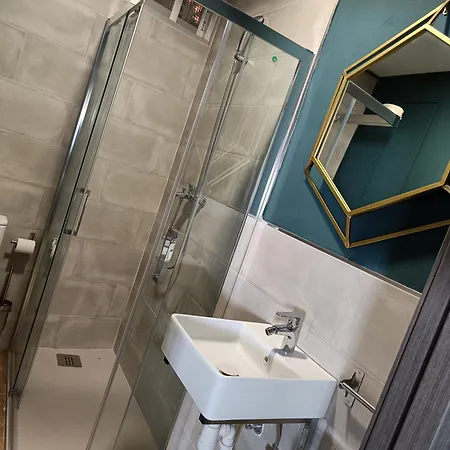 A 20 Metros De La Mezquita Catedral ,apartamentos Turistico Cespedes 5 Apartment *