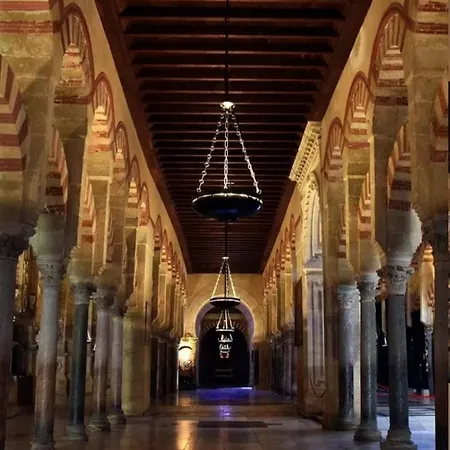 A 20 Metros De La Mezquita Catedral ,apartamentos Turistico Cespedes 5 Cordoba