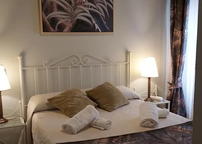 A 20 Metros De La Mezquita Catedral ,apartamentos Turistico Cespedes 5 Córdoba