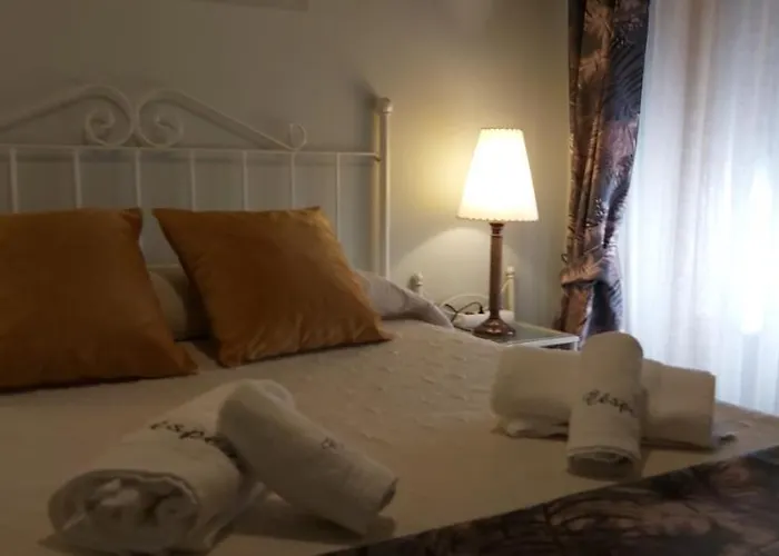 A 20 Metros De La Mezquita Catedral ,apartamentos Turistico Cespedes 5 Cordova