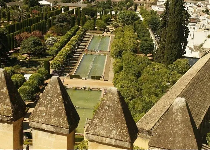 A 20 Metros De La Mezquita Catedral ,apartamentos Turistico Cespedes 5 *