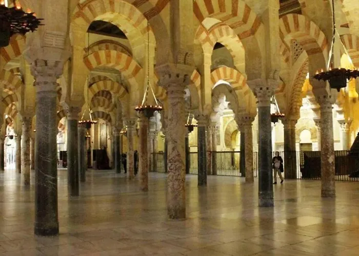 A 20 Metros De La Mezquita Catedral ,apartamentos Turistico Cespedes 5 *