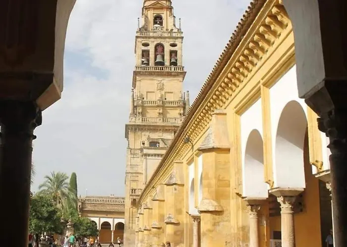 A 20 Metros De La Mezquita Catedral ,apartamentos Turistico Cespedes 5 *